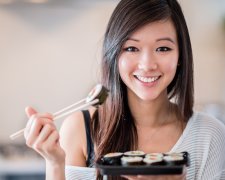 Make-up в японской электричке: новый тренд или необходимость