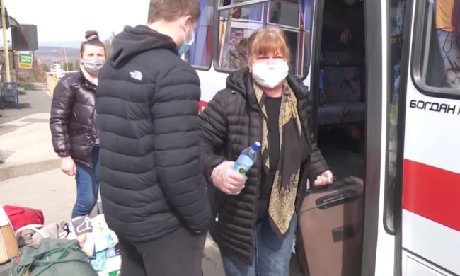 "Заробитчане" спешат отметить Пасху. Фото: скрин youtube