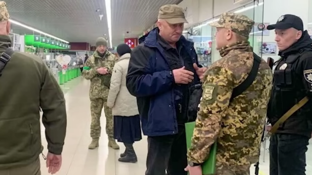 Порядки будуть електронною поштою та смс. Фото: YouTube