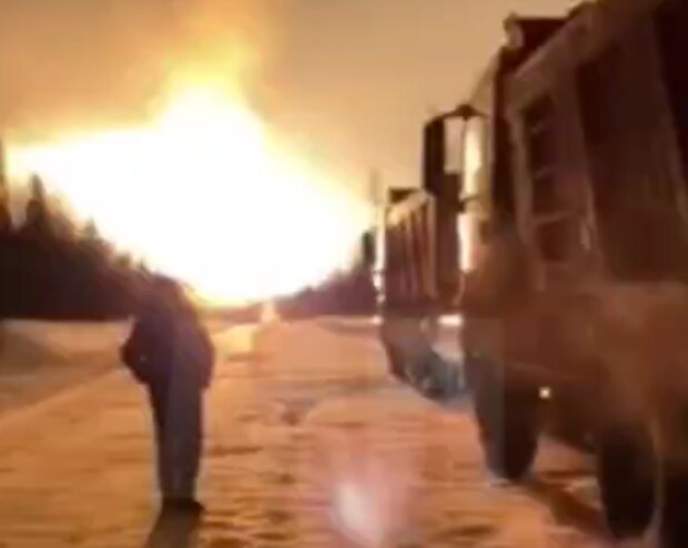 Пожежа на газопроводі. Фото: скрін відео Оперативний ЗСУ