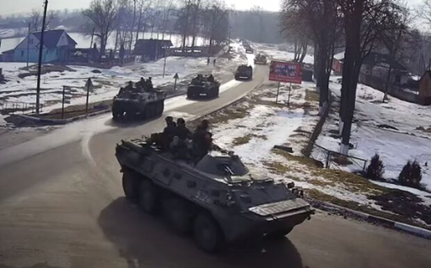 Российские оккупанты на военной технике в Украине. Фото: скриншот YouTube-видео