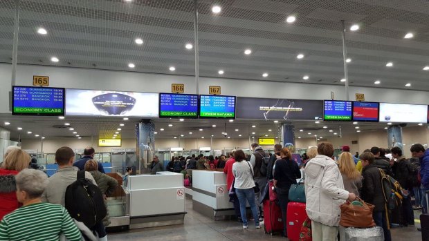 Россияне желают покинуть страну, фото из блога Татьяны Соломатиной