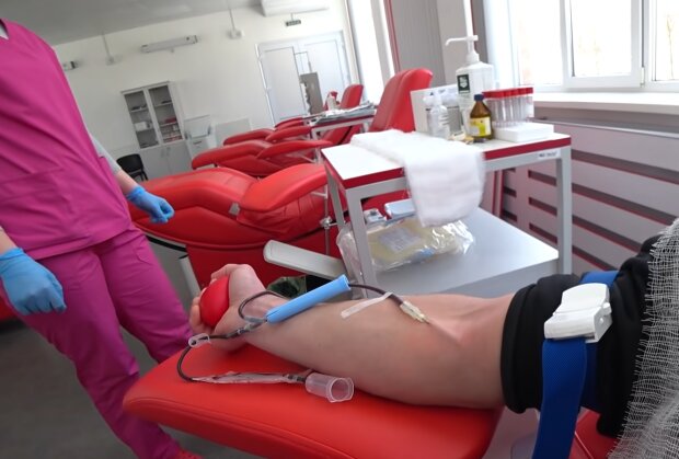 Доноры крови.  Фото: скриншот YouTube-видео