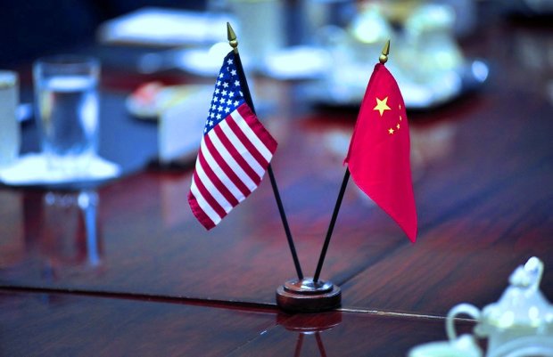Флаги США и КНР. Фото: ТВ Центр