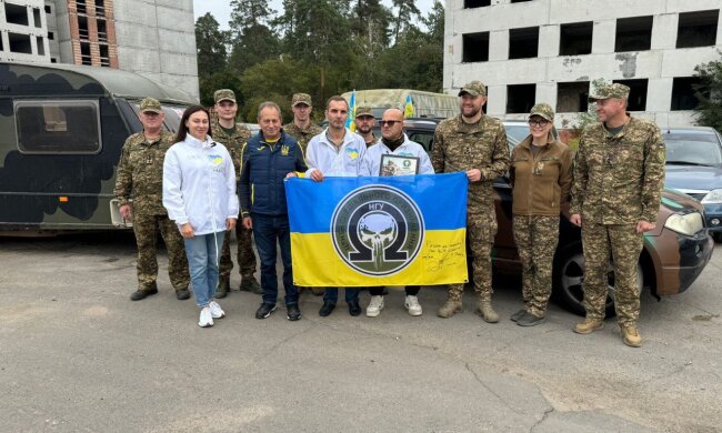 БФ «Надія» та фонд «Рідна країна» Миколи Томенка передали спецпідрозділу «Омега» бойове авто з трейлером