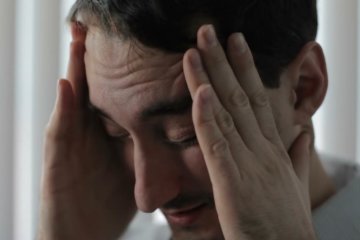 Погода, головная боль, мигрень. Фото: скрин youtube