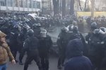 Майдан начнется сегодня: Раду уже взяли в осаду - полиция еле сдерживает людей. Фото
