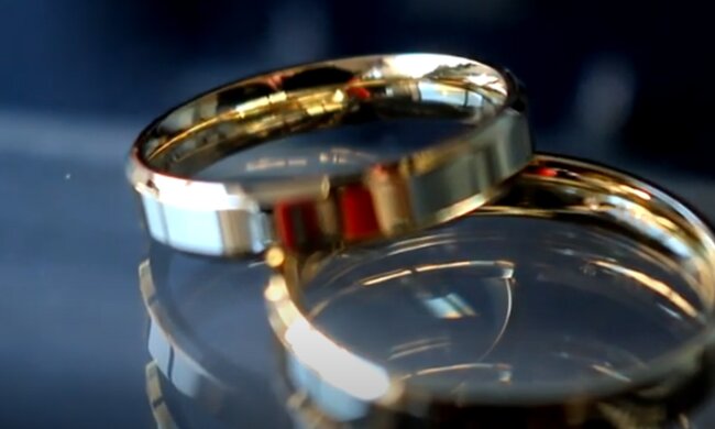 Обручальные кольца. Фото: скриншот YouTube-видео