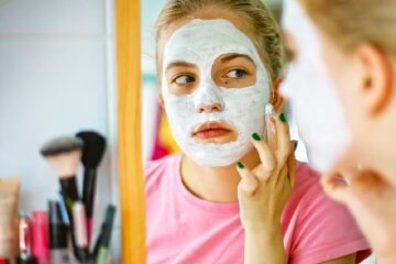 Маска для обличчя. Фото: YouTube