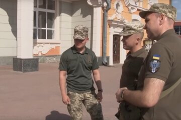 Представники ТЦК Фото: скріншот YouTube-відео