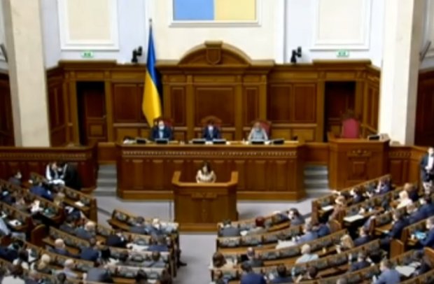 Рада разблокировала законопроект о лимите правок. Фото: скриншот YouTube