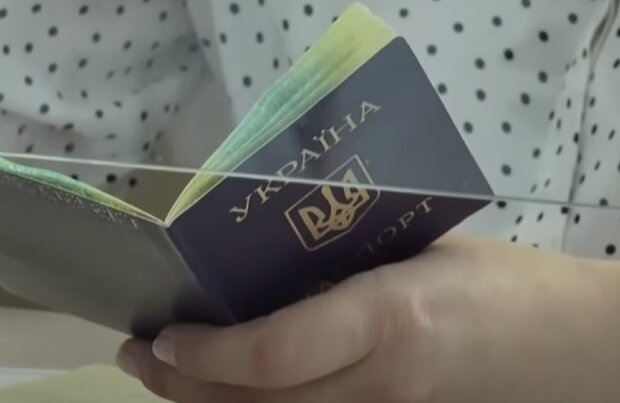 Паспорт Украины Фото: скриншот Youtube-видео