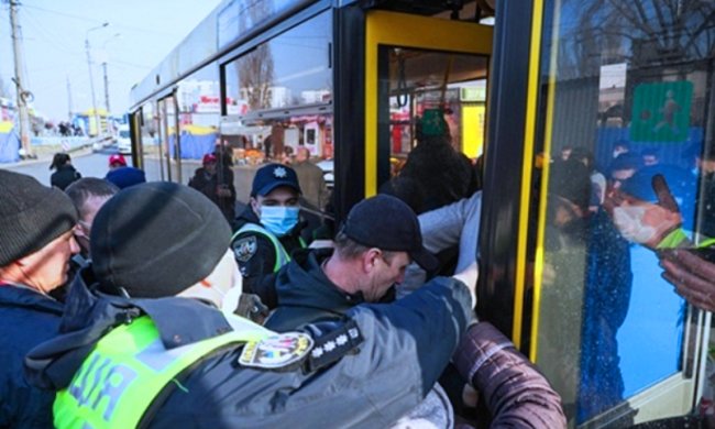 Общественный транспорт во время карантина. Фото: РБК-Украина