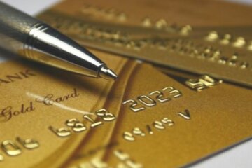 Банковская карта. Фото: скриншот YouTube.