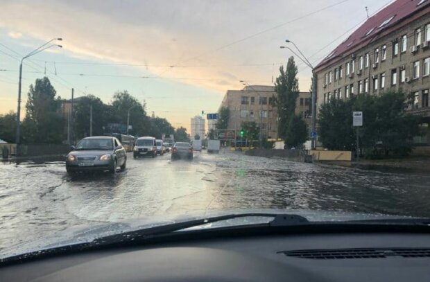 Накроет на целый день, осторожнее на дороге: Киев и область предупредили о непогоде