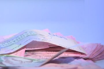 Деньги. Фото: YouTube, скрин