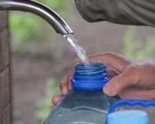 Лучше не рисковать, пить это опасно: киевлян предупредили о качестве воды