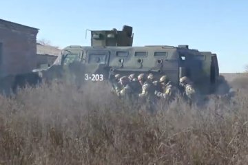 ЧП в Днепре: аэропорт захватили боевики - спецназ поднят по тревоге. Фото, видео