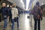От этих кадров мурашки по коже: пассажирка в киевском метро сняла все лишнее и устроила шоу