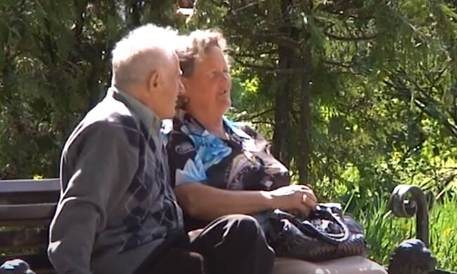 Пенсионеры. Фото: скриншот YouTube-видео