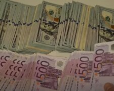 Долар та євро. Фото: скріншот YouTube-відео