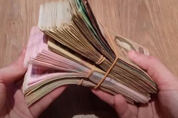 Деньги. Фото: скриншот YouTube-видео