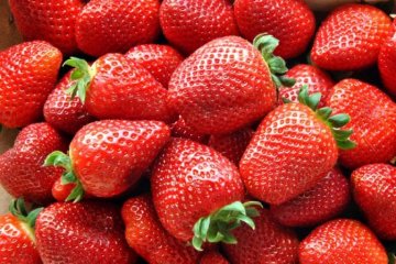 Названа летняя ягода, которая очищает организм и продлевает молодость