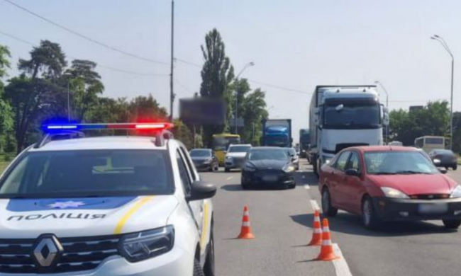 У Києві терміново масово перекривають проїзд дорогами - мінімум до ночі. Фото: Патрульна поліція