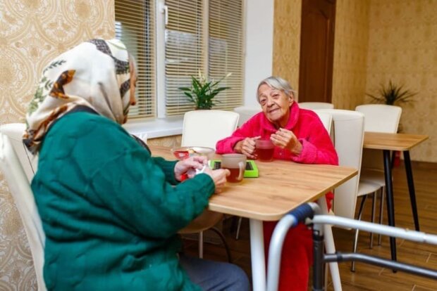 Пожилые женщины. Фото: happyhome.kiev.ua
