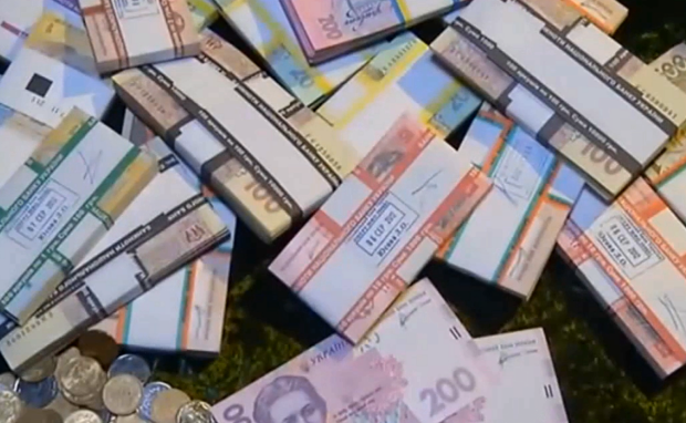 Украинцы могут получить по 300 тысяч гривен. Фото: YouTube
