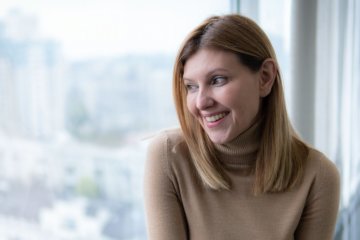 Стильная, но в босоножках: сети обсуждают официальный наряд Елены Зеленской. Фото