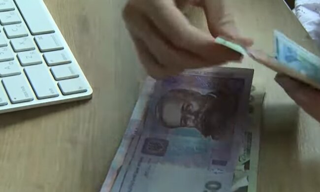 Деньги.  Фото: скриншот YouTube-видео
