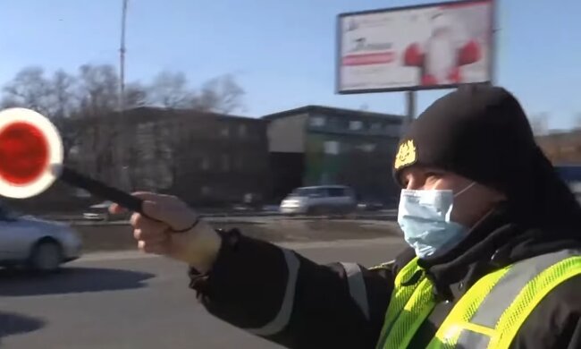 Полицейский. Фото: скриншот YouTube-видео