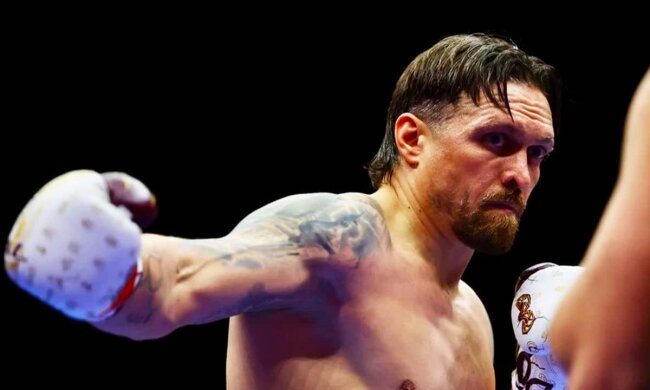Олександр Усик захистив пояс WBC після бою з Ріко Верховеном біля пірамід Гізи, травень 2026