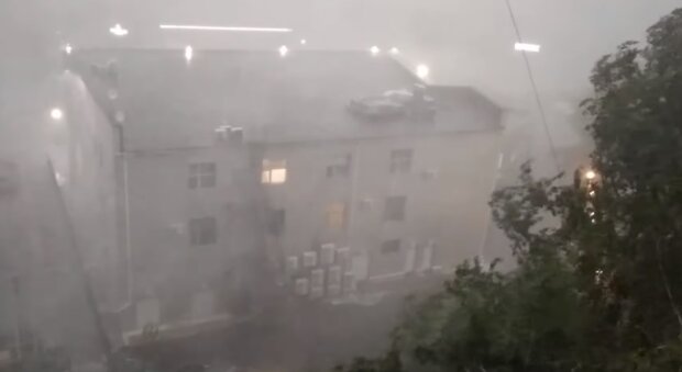 Непогода в Днепре. Фото: скриншот YouTube