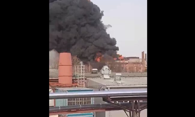 Черный пожар в подмосковье: горит еще один стратегический завод. Видео