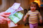Сім'ї з дітьми, допомога, гроші. Фото: скріншот YouTube-відео