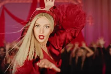 Оля Полякова, источник: YouTube