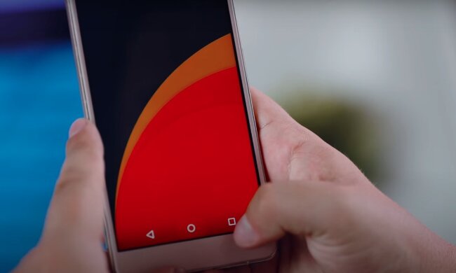 Смартфон. Фото: YouTube, скрін