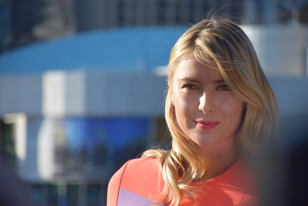 Наела лишнего: фанаты раскритиковали фигуру популярной теннисистки Шараповой