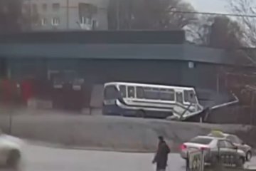 ДТП со школьным автобусом, фото: скриншот с видео Украина Сейчас