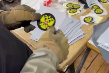 Емблеми рф. Фото: скрін відео