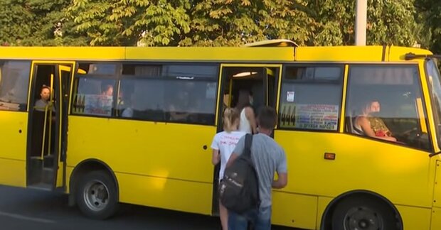 Автобус в Киеве. Фото: скриншот YouTube-видео