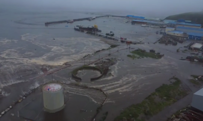 На росії стався потужний землетрус, міста йдуть під воду - кадри