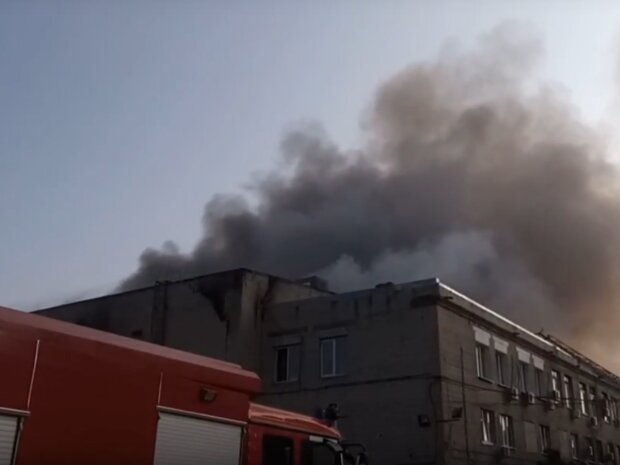 Пожар на заводе. Фото: скриншот YouTube-видео