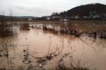 В Одесской области прорвало дамбу, смывает машины и людей. Подробности