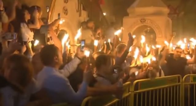 Благодатный огонь. Фото: скриншот YouTube.