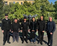 На Подолі встановили пам’ятний знак Департаменту активних дій ГУР МОУ: символ розвідки з’явився у сквері на Щекавицькій