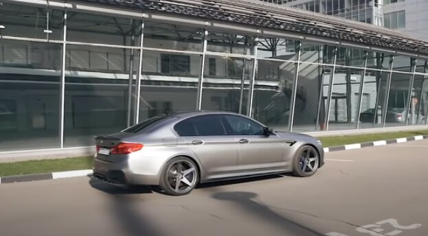 БМВ: Скриншот YouTube