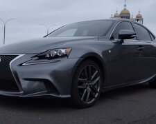 Lexus IS. Фото: скріншот YouTube-відео.